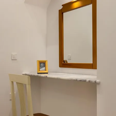 The Owl House Near Chania Centre * La Canea