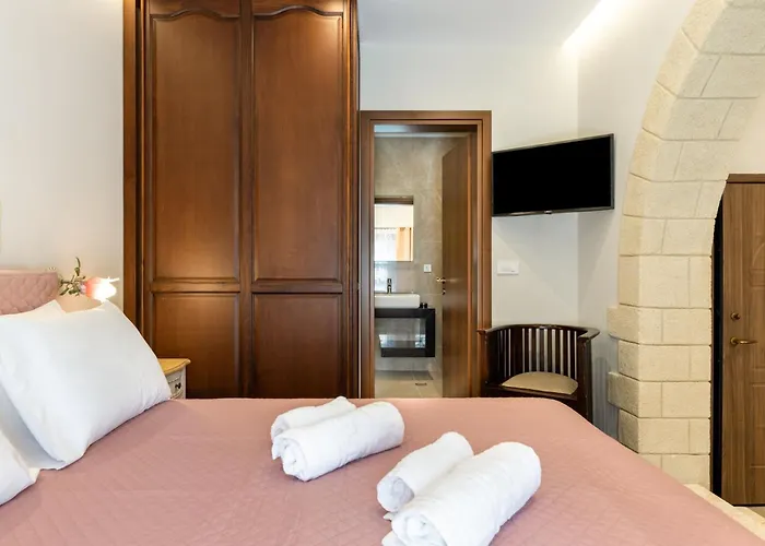 The Owl House Near Chania Centre * Chania (Crete)